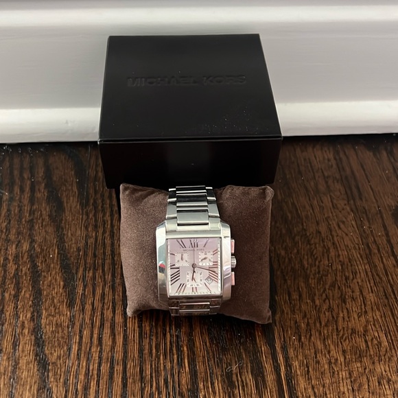 Michael Kors Silver Watch - Picture 1 of 4